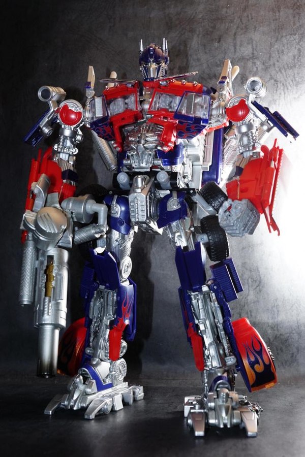 Transformers Asia APS 01 Striker Optimus Prime In Hand Images  (1 of 19)